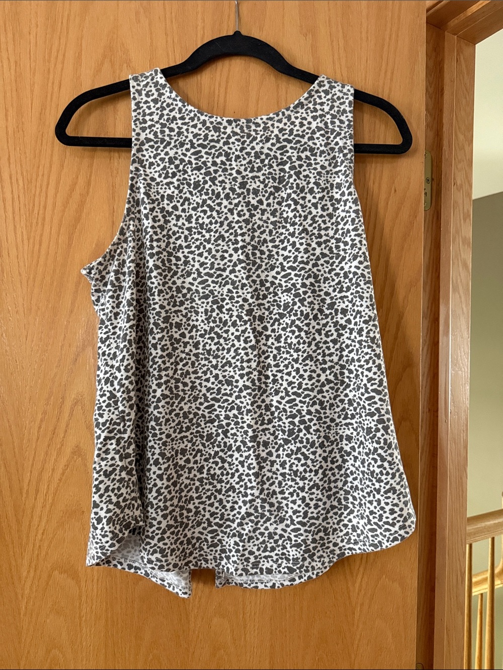 Threads 4 Thought Women's Grey and White Animal Print Tank Top